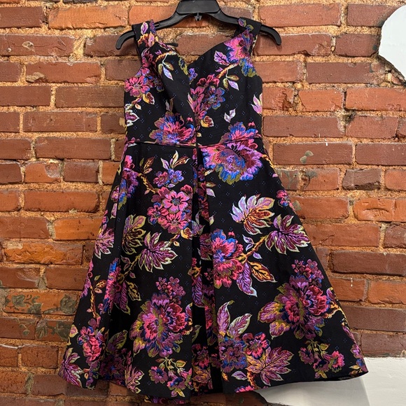 Adrianna Papell Metallic Floral Jacquard Fit & Flare‎ Dress Size 6 - Picture 6 of 7